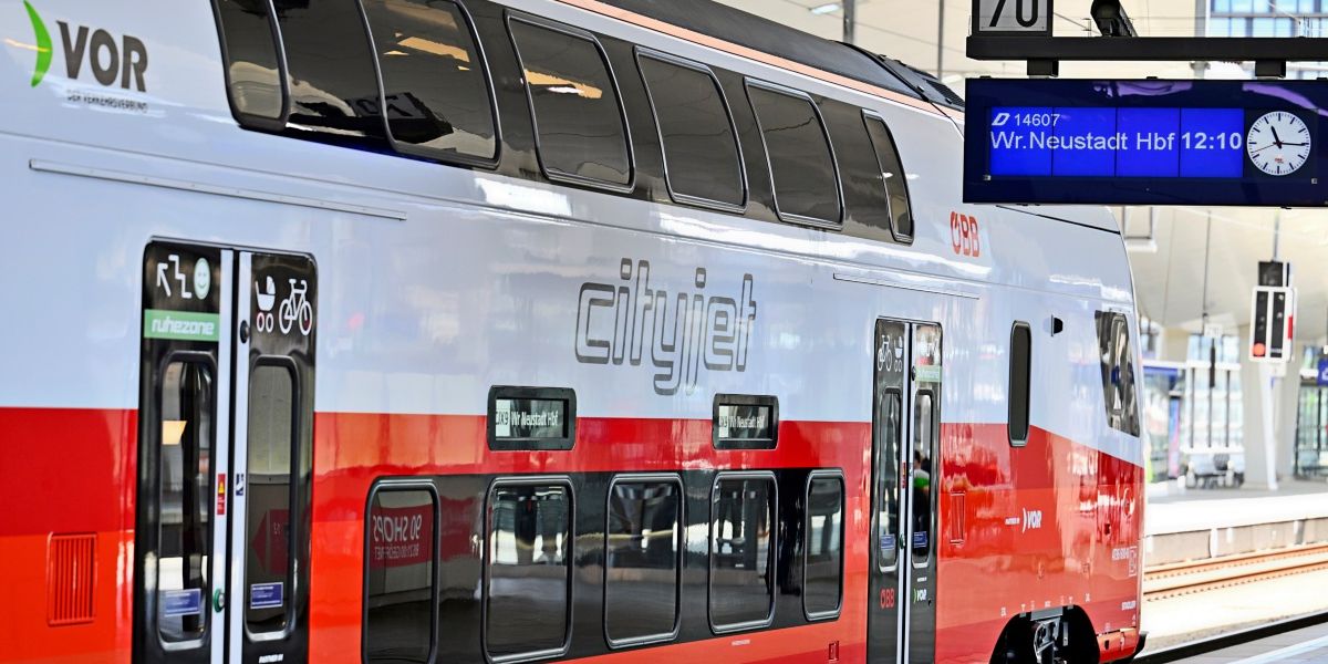 Neuer ÖBB-Doppelstockzug auf Premierenfahrt, Cityjet ab Ende Juni im Einsatz