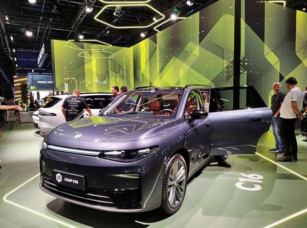 F-hrt-hier-jemand-ein-E-Auto-der-Marke-Leapmotor-