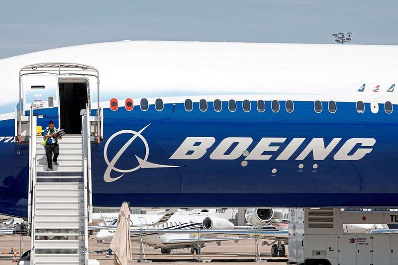 Boeing erhöht Angebot an streikendes Personal, streicht aber tausende Jobs