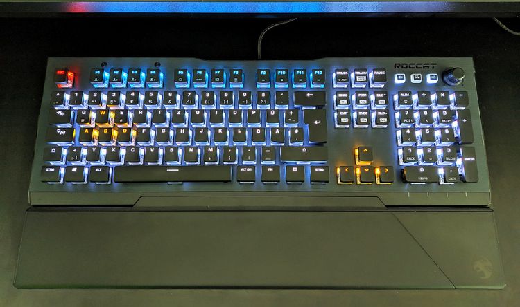 Roccat Vulcan 121 Aimo Im Test Ein Tastatur Fels In Der Brandung Games Derstandard De Web