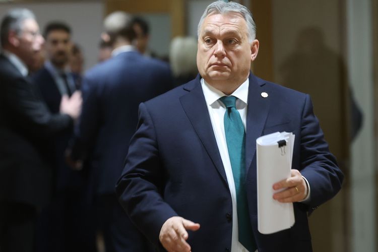 Orban im Vordergrund