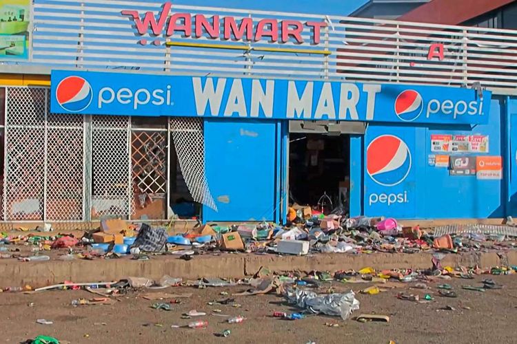 Ein zerstörtes Geschäft in Port Moresby.