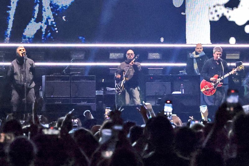 Oasis-Gitarrist Paul Arthurs unterbrach Tour für Krebsbehandlung