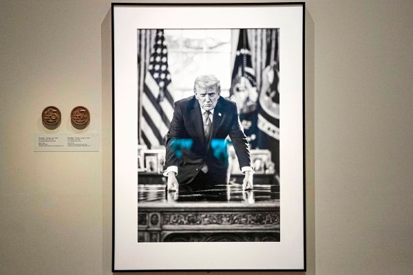 Trumps-neues-Portr-t-ist-l-cherlich-und-Furcht-einfl-end