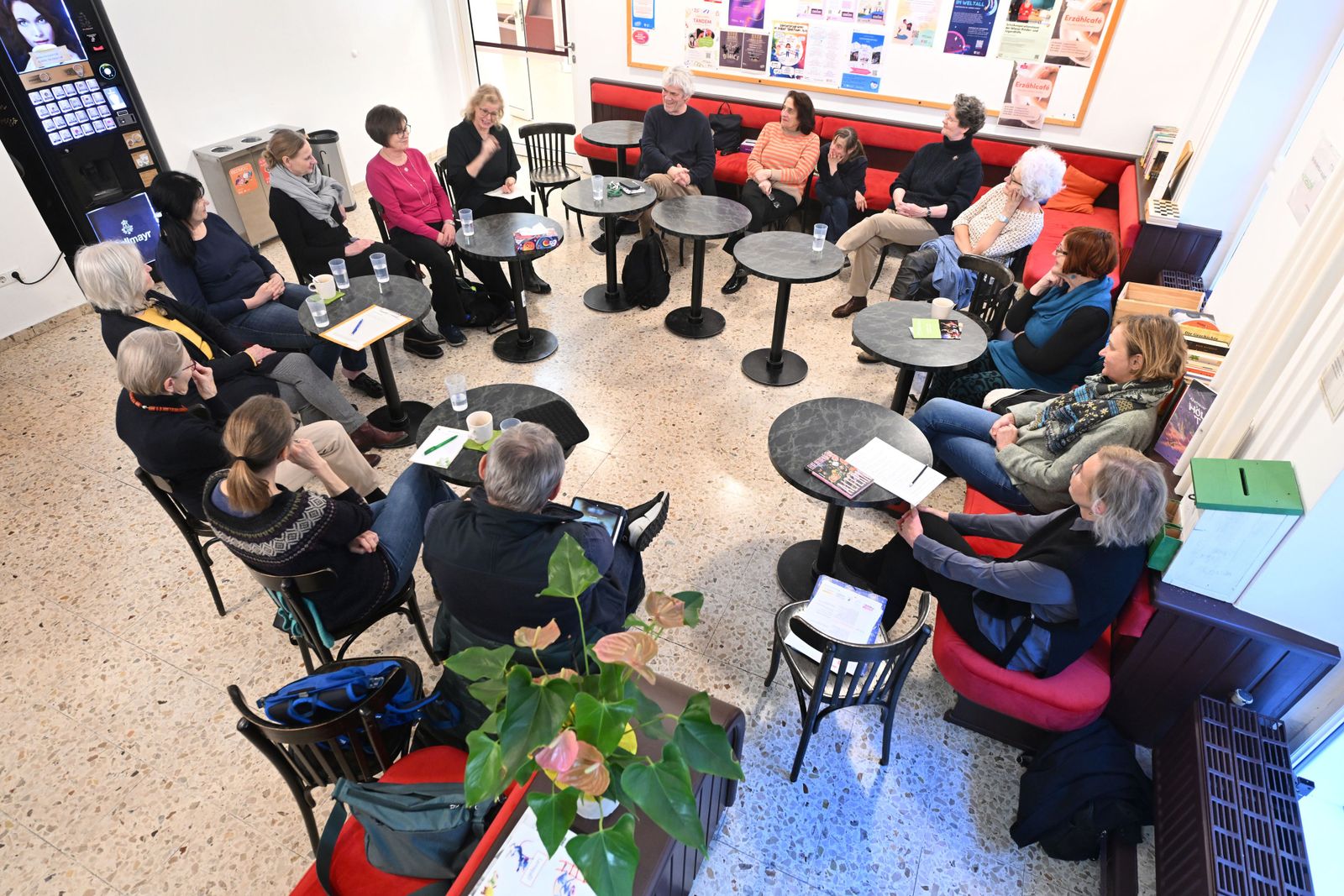 Erzählcafés "Jedes ist wie ein Überraschungsei" Inland derStandard