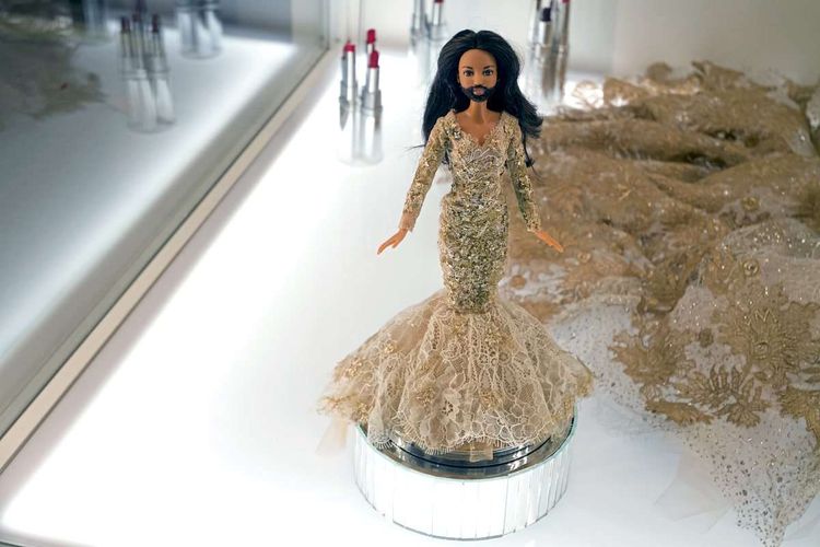 Conchita-Wurst-Puppe.