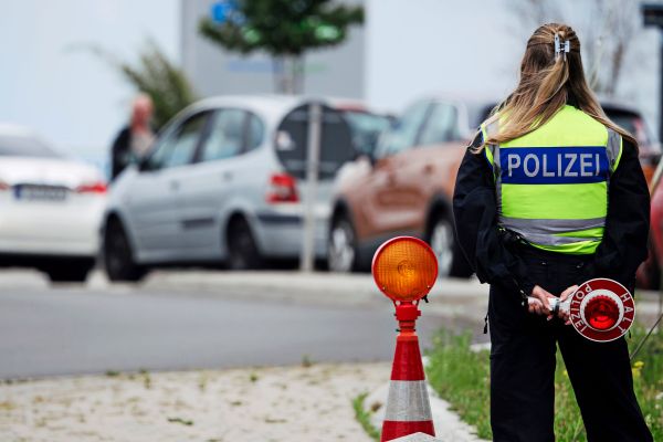 Auto-f-hrt-in-Leipziger-Innenstadt-mehrere-Menschen-nieder