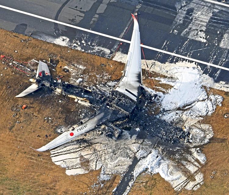 Flugzeugkollision in Japan offenbar aufgrund fehlender Starterlaubnis -  Japan -  › International