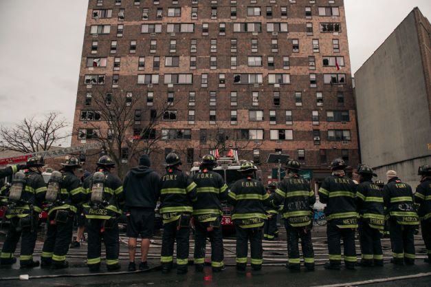 At least 19 dead in fire in apartment building in New York – Weltchronik