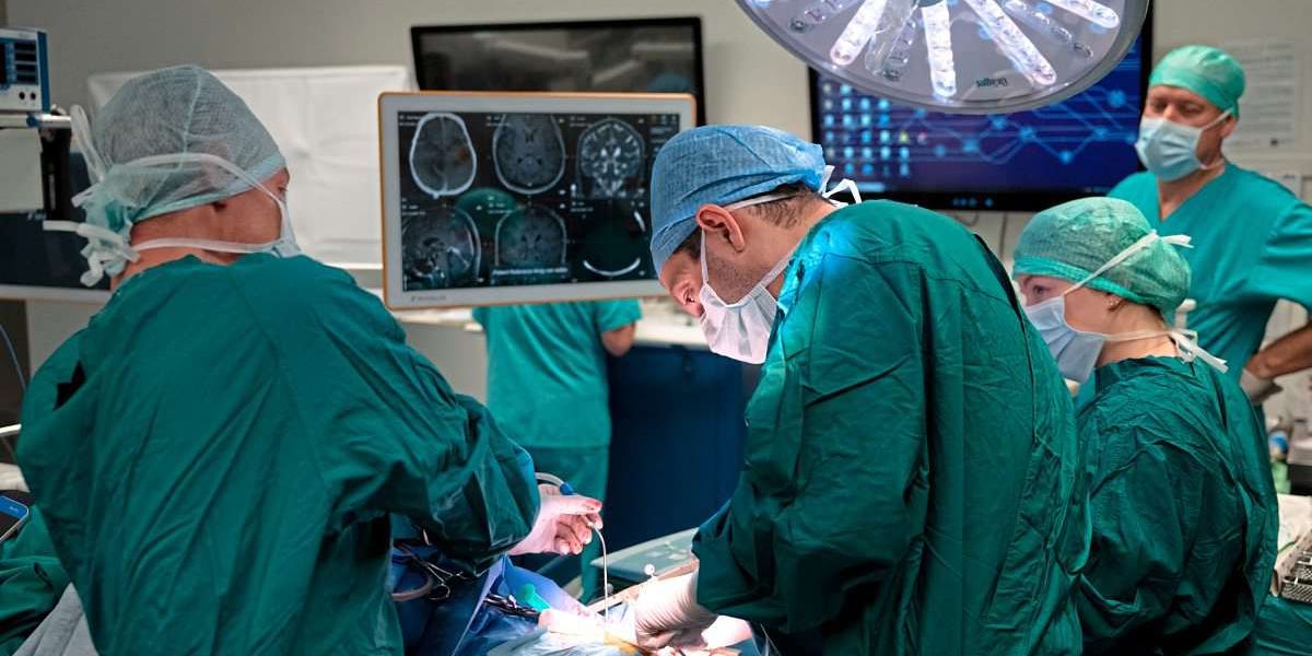 It is said that a 13-year-old boy drilled into a patient’s skull in the operating room – is this true?