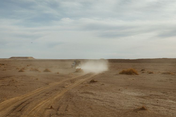 Auto in der Sahara