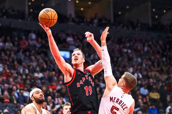 Toronto-feiert-gegen-Cleveland-ersten-Sieg-im-Playoff