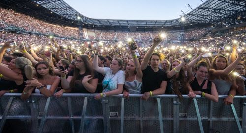 Stage diving instead of streaming: Spotify is now selling concert tickets