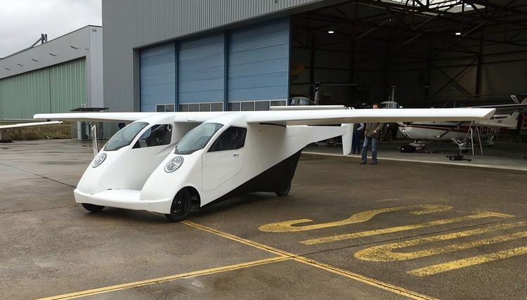 Ein Carplane Flugauto-Prototyp am Forschungsflughafen Braunschweig.