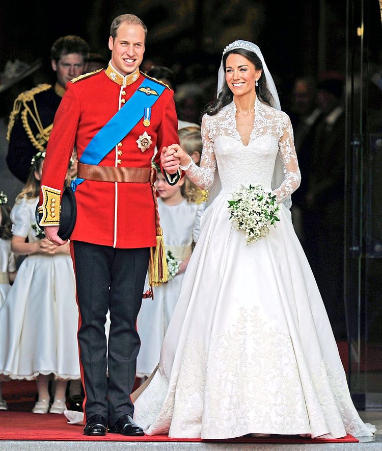 Prince William und seine Frau Kate: Das Hochzeitskleid wurde von Sarah Burton entworfen.