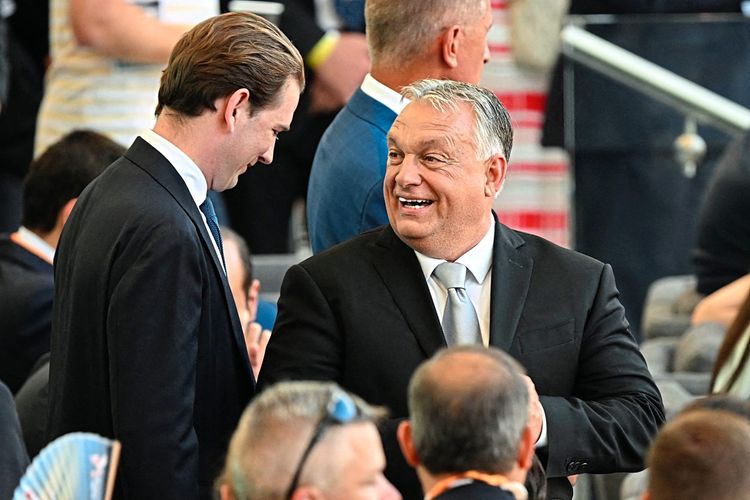 Sebastian Kurz besucht Viktor Orbáns Sportfestspiele.