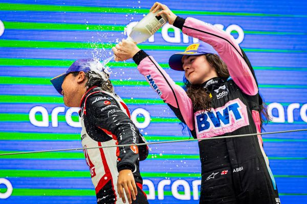-F1-Academy-auf-Netflix-Ist-das-die-bisher-beste-Rennserie-