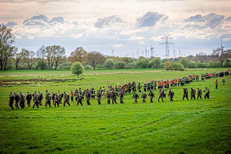 Einsatzkräfte suchen