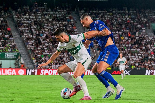 Affengruber-Klub-Elche-in-spanischer-Liga-weiter-im-Hoch