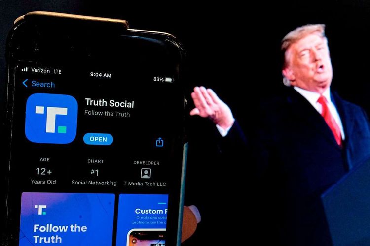 Illustration von Trump und Handy mit Truth Social App