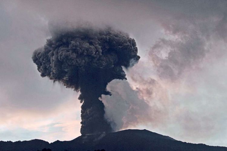 Vulkanausbruch auf Sumatra.