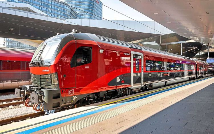 Der neue ÖBB-Schnellzug Railjet bei seiner Premiere auf dem Wiener Hauptbahnhof.