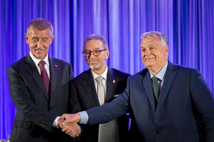 FPÖ-Chef Herbert Kickl, der ungarische Premier Viktor Orbán und der tschechischen Ex-Premier Andrej Babiš bei der Präsentation ihres Patriotischen Manifests.