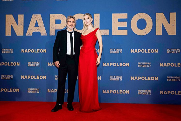 Joaquin Phoenix und Vanessa Kirby bei der Premiere des Filmes Napoleon