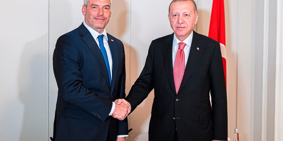 Nehammer will nach Treffen mit Erdoğan in Madrid "konstruktiven Dialog fortsetzen"