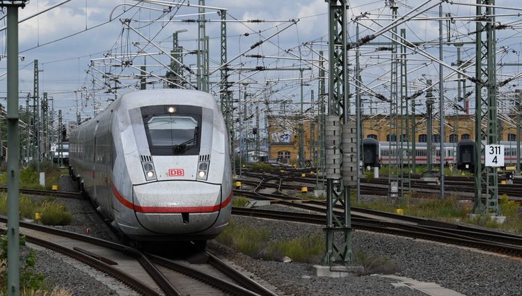 In Deutschland Stellt Gewerkschaft Neuen Langeren Bahnstreik In Aussicht Bahn Derstandard At Wirtschaft