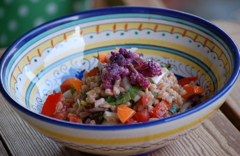 Sommerlicher Dinkelsalat mit Kräutern - Essen &amp; Trinken - derStandard ...