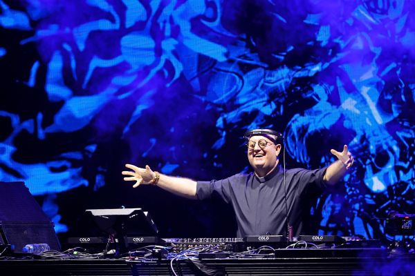 Argentinien-Techno-Party-zu-Ehren-von-Papst-Franziskus