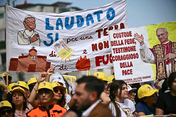 papst-besucht-durch-gef-hrliche-abf-lle-verseuchte-terra-dei-fuochi