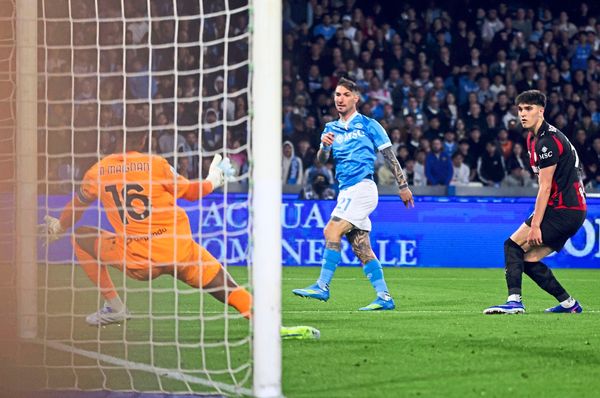 Serie-A-Milan-verliert-Verfolgerduell-in-Neapel