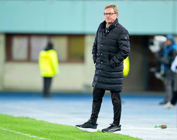 rangnick-zufrieden-fb-team-mit-kindlicher-spielfreude