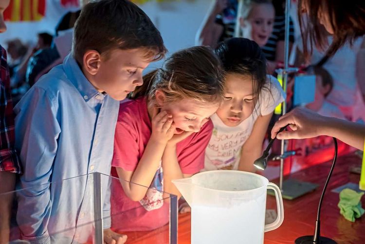 Kinder entdecken Wissenschaft
