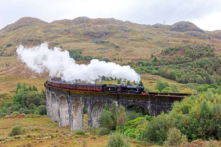 Der Jacobite Steam Train auch bekannt als Hogwarts Express.