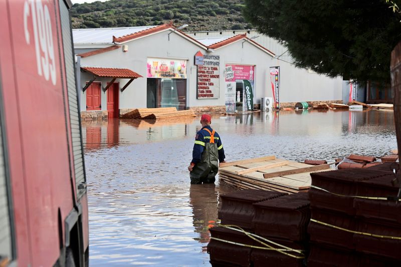 Heftige Regenfälle und Sturmböen: Straßen in Griechenland überflutet, Schulen geschlossen