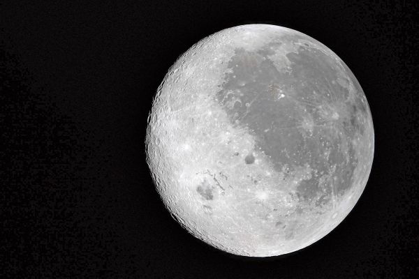 raumkapsel-artemis-2-live-beim-flug-um-den-mond