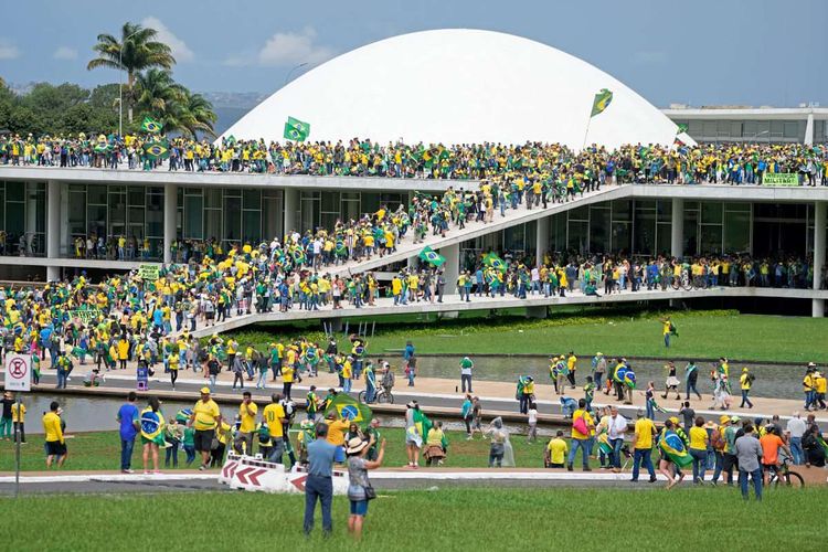 8. Jänner 2023: Anhänger von Jair Bolsonaro stürmen das Parlamentsgebäude in Brasília.