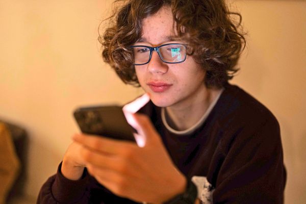 Altersgrenze-bei-Social-Media-Da-scheiden-sich-die-Geister