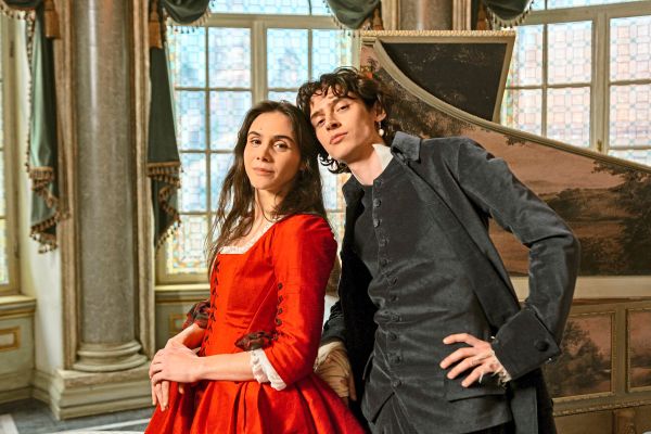 Softies-Dinosaurier-Mozarts-Schwester-beim-Seriencamp-Festival-in-K-ln