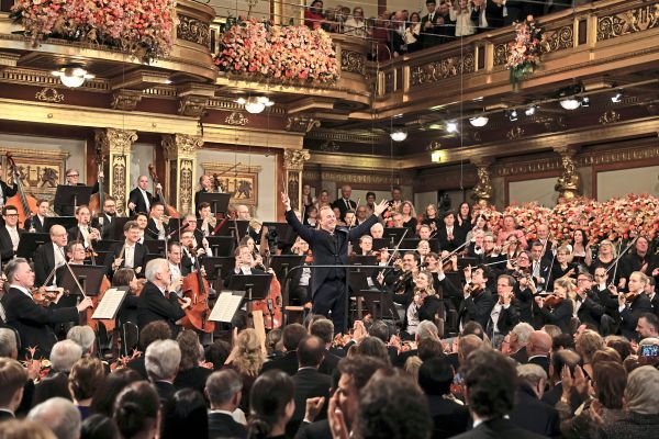 Die-Wiener-Philharmoniker-Ein-Prosit-als-Orchester-von-heute