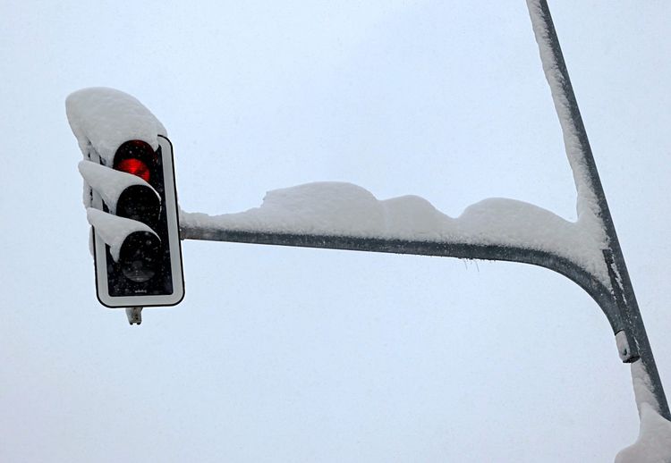 Guten Tag Österreich - Warum man den Schnee vor Fahrtantritt vom Auto  entfernen sollte