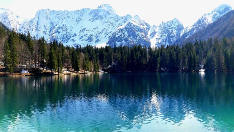 Lago di Fusine, der unterste der 3 Weißenfelser Seen bei Tarvis auf der Straße Richtung Slowenien. Immer wieder atemberaubend das Panorama mit dem großen Mangart an der Grenze Italien-Slowenien. Immer wieder einen Ausflug wert.