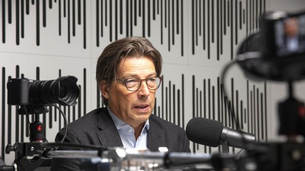 Sacher-Chef-Winkler-ber-starke-Frauen-L-wenbabies-und-Karl-Heinz-Grasser