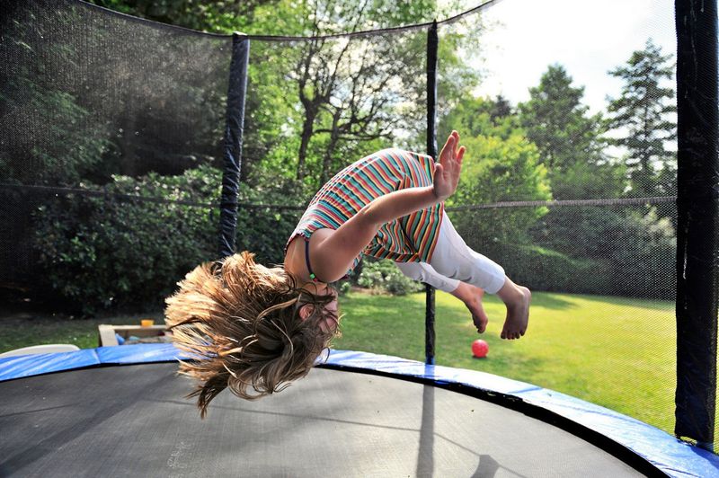 Ein Trampolin im Garten: Schandfleck oder Spaßgarant?