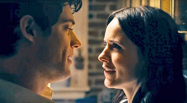 Kuss-Szenen-zu-sinnlich-In-Indien-l-uft-zensierter-Superman-Film