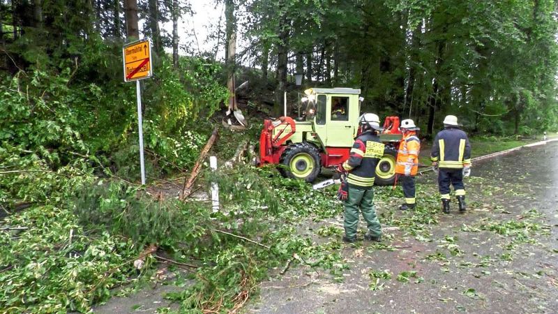 Starkregen, Sturm und Hagel in mehreren Bundesländern