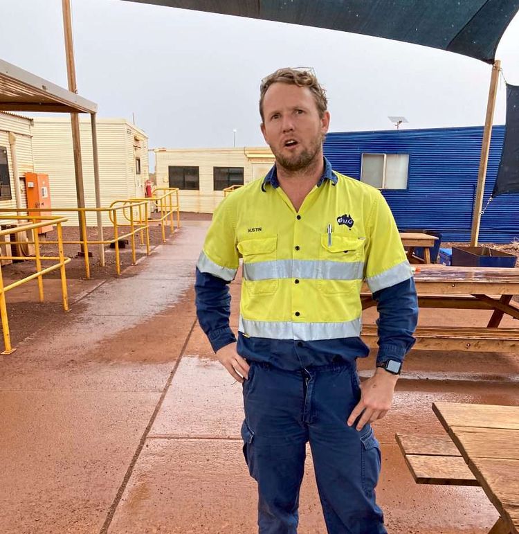Wie Australien seine vielen Rohstoffe nachhaltig versilbern will 1 Ein Mitarbeiter des Bergbaukonzerns Fortescue.